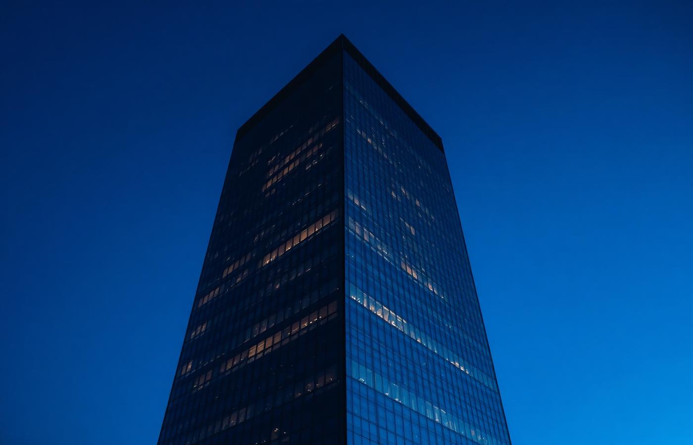 Tour de bureaux moderne dans le Grand Montréal